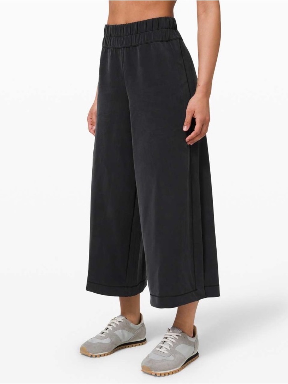 Lululemon Seek Softness Mid Rise Crop (black size 6)